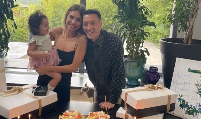 Özil'den Amine Gülşe'ye: Seni seviyorum