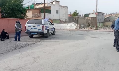 Paralarını istediler, vermeyince bıçakladılar