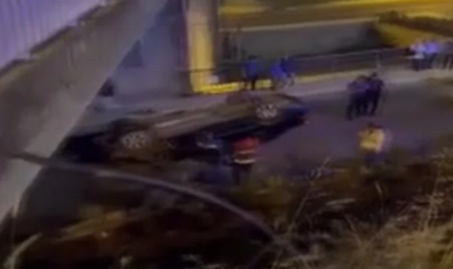 Pendik'te araç köprüden uçtu: 2 yaralı