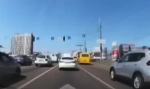 Rus füzesi, Kiev’de otoyola düştü