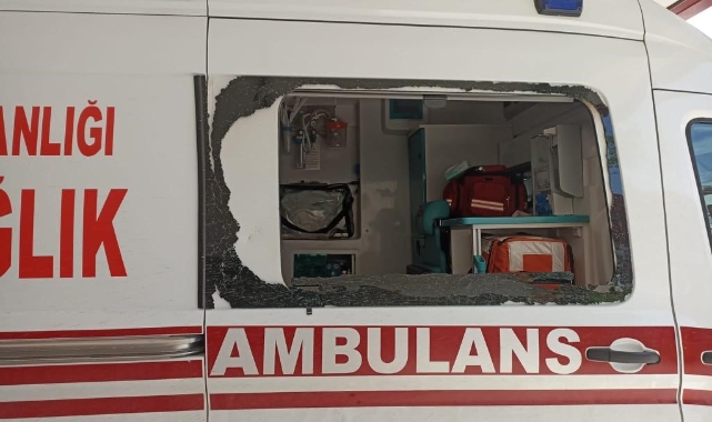 Sağlık ekiplerine saldırdı, ambulansın camını kırdı