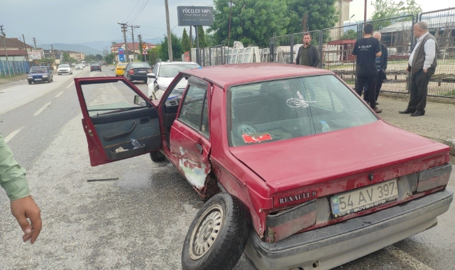 Sakarya’da iki otomobil çarpıştı! 1 yaralı