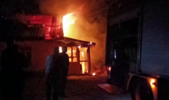 Sakarya’da tek katlı evde yangın