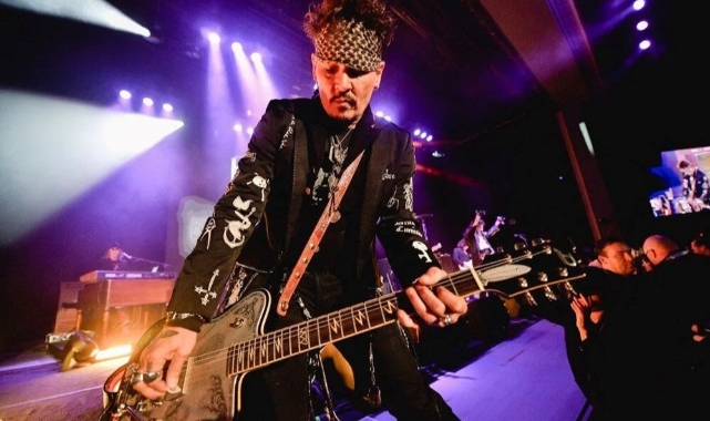 Sakatlanan Johnny Depp konserlerini erteledi!