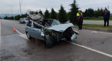Samsun'da Tıra Çarpan Otomobildeki 4 Kişi Yaralandı
