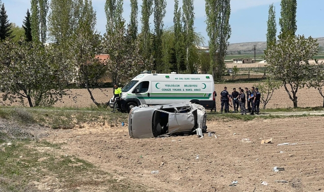 Şarampole devrilen araçta can pazarı