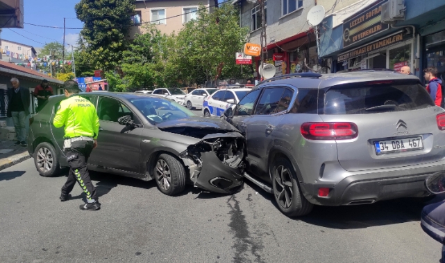 Sarıyer’de iki otomobil çarpıştı: 3 yaralı