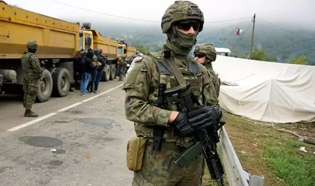 Sırbistan ordusu Kosova sınırında konuşlanıyor