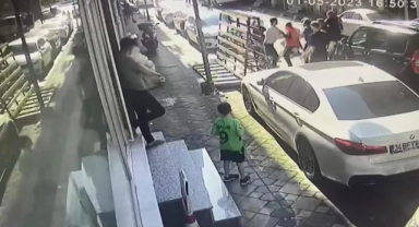 Sokak ortasında satırlı kavga
