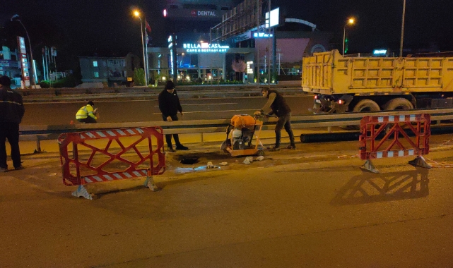 Su birikintisi asfaltı çökertti