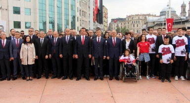 Taksim Cumhuriyet Anıtı’nda 19 Mayıs töreni