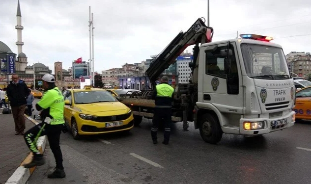 Taksimetreyi açmayan taksici turistten 2 bin 750 lira para istedi