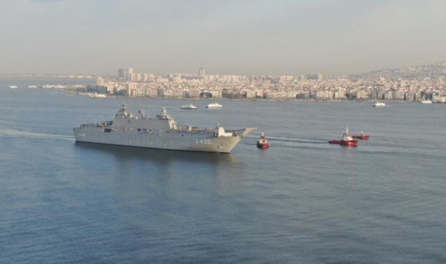 TCG Anadolu İzmir'de