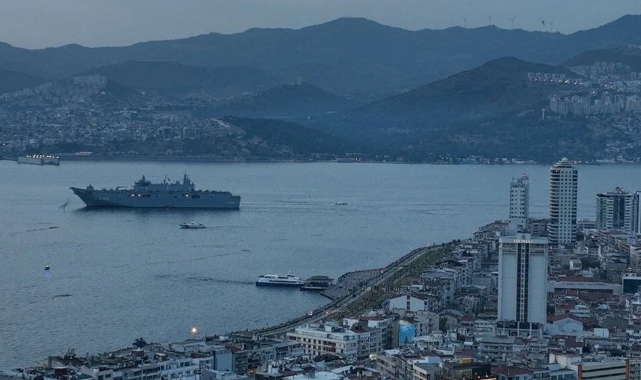 TCG Anadolu İzmir'den ayrıldı