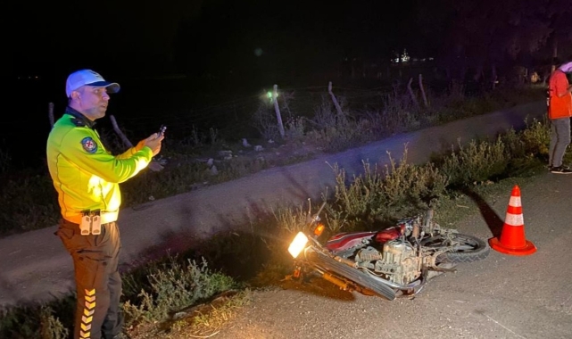TIR'a arkadan çarpan motosikletli can verdi