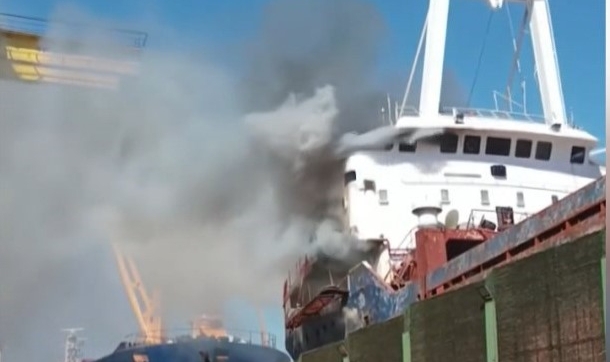 Tuzla'da kuru yük gemisinde yangın
