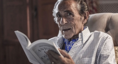 Ünlü yazar hayatını kaybetti