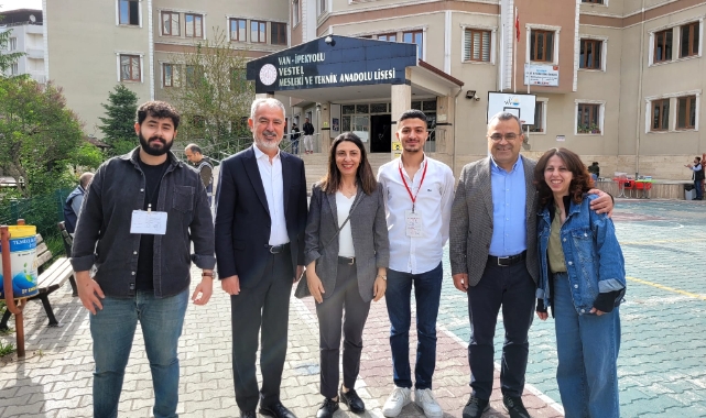 Vekil Kayışoğlu oyunu Van'da kullandı