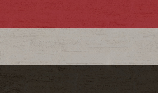 Yemen'de ambulansı havaya uçurdular!