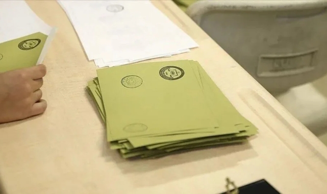 Yeni evlendim, kimliğimi değiştirmeden oy kullanabilir miyim? YSK yanıtladı