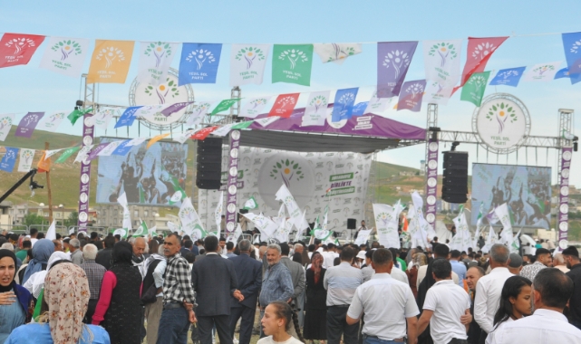 Yeşil Sol Parti mitingi sonrası polise taşlı saldırı