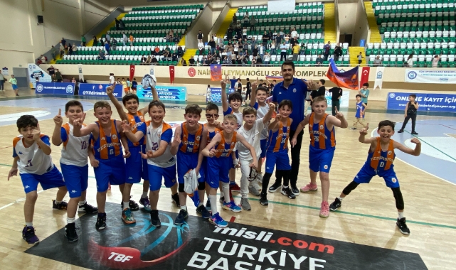 Yeşimspor “U11”de namağlup şampiyon