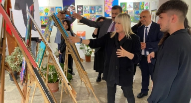 Yıl sonu resim sergisine büyük ilgi