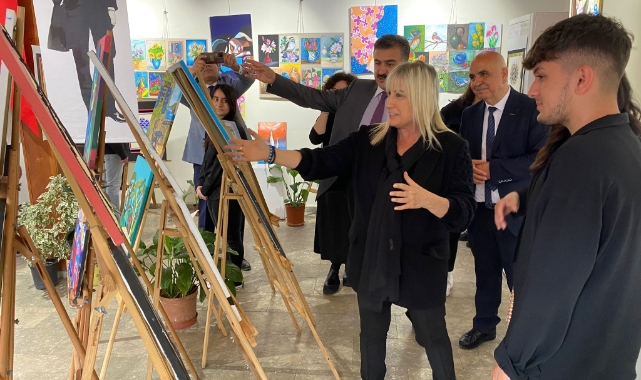 Yıl sonu resim sergisine büyük ilgi