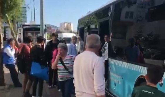 Yolcularla tartışan şoför, otobüsü park edip işi bıraktı
