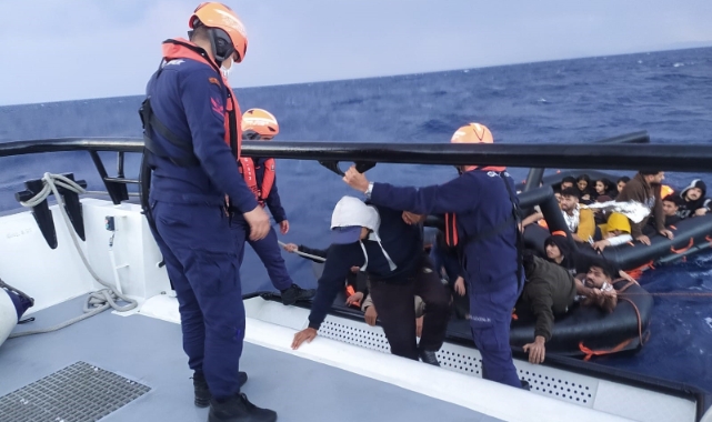 Yunanistan’ın geri ittiği 59 göçmen kurtarıldı