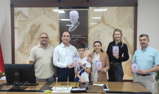 10 yaşındaki çocuk annesi ile birlikte kitap yazdı