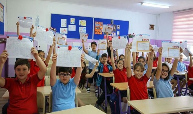 19 milyon öğrenci bugün karne alacak