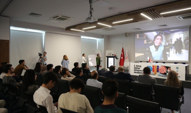 2. Genç Dijital Girişimcilik Akademisi mezunlarını verdi