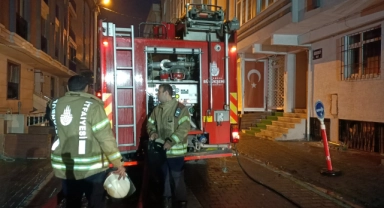 4 katlı binada yangın paniği!