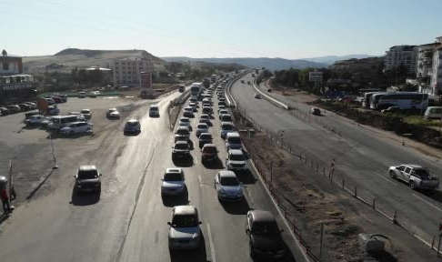 43 ilin geçiş güzergahında bayram trafiği