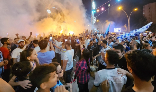 Adana Demirspor taraftarları, Avrupa'ya gidişi coşkuyla kutladı