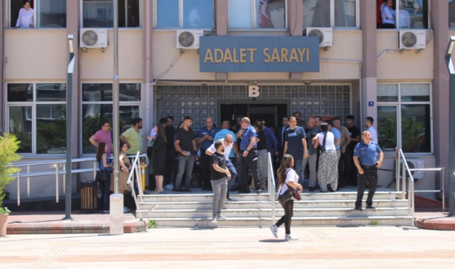 Adliye’de bıçaklı kavga: 1 ağır yaralı