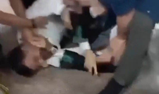 Adliyedeki şaşırtıcı avukat kavgası kamerada
