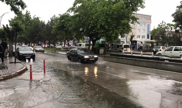 Afyon'da sağanak yağış etkili oldu