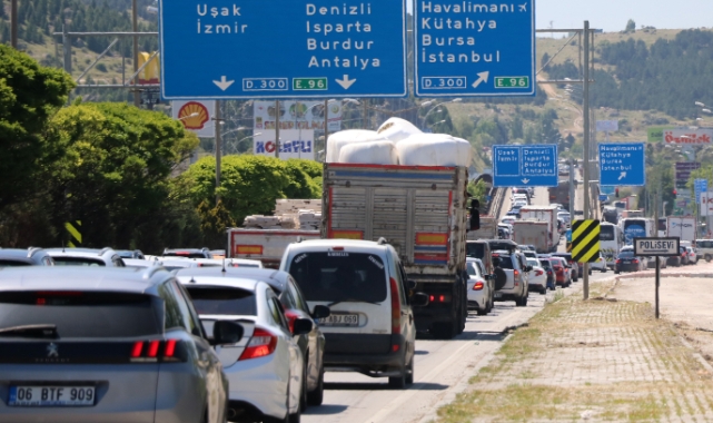 Afyonkarahisar'dan 24 saatte 135 bin araç geçti
