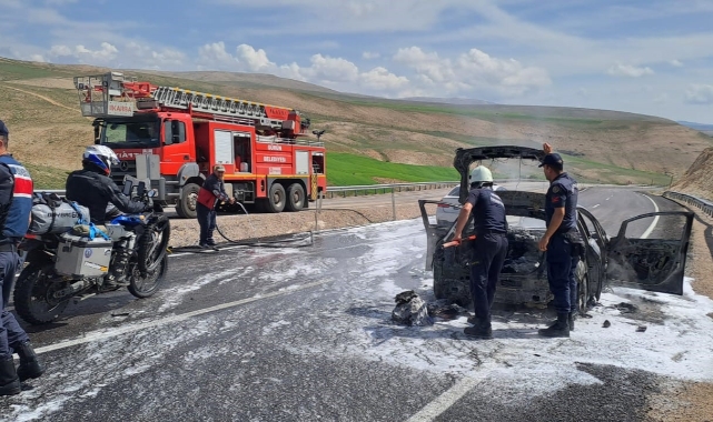 Alev alan araç küle döndü