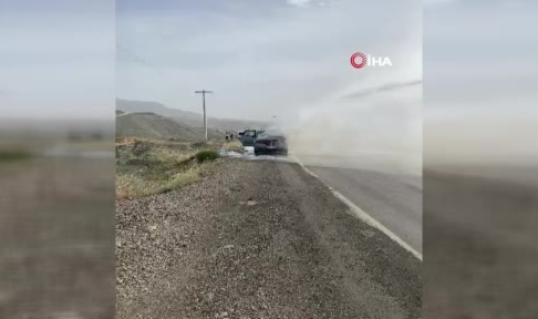 Alev alan aracı TOMA söndürdü