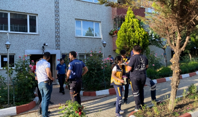 Alışverişten dönen baba, kızını evde ölü buldu