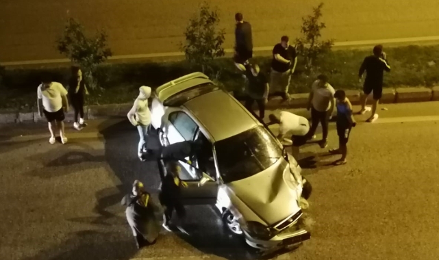 Alkollü sürücü refüje çıkarak durabildi
