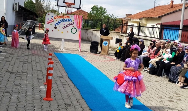 Altıntaş’ta "Geri Dönüşüm Muhteşem Olacak" defilesi