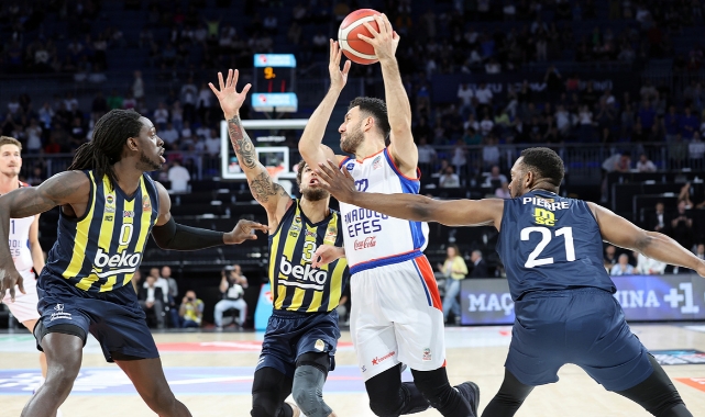 Anadolu Efes, Fenerbahçe Beko serisinde öne geçti
