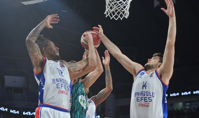 Anadolu Efes final serisinde 1-0 öne geçti