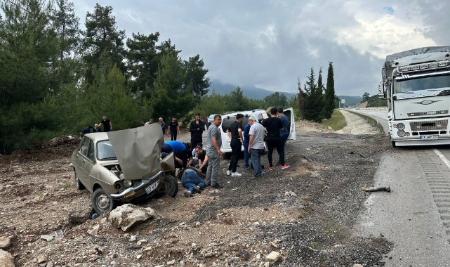 Antalya'da feci kaza! Sürücü otomobilden fırladı
