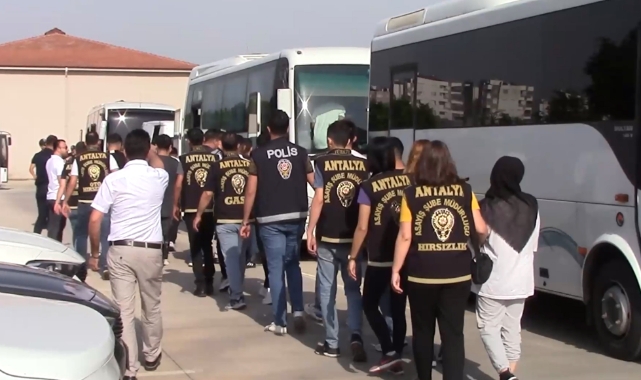 Antalya merkezli 10 ilde 'sanal vurgun' operasyonu: 17 gözaltı