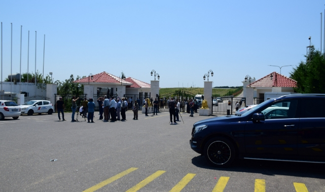 Arnavutluk polisinden İran mülteci kampına baskın